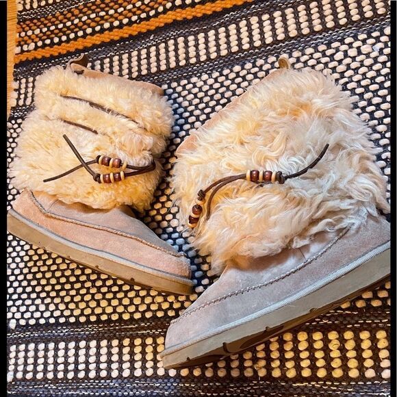 Ugg’s Ranier 5189 Limited edition Suede Eskimo boots sz 9 - Picture 1 of 11